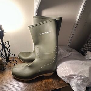 Dunlop Women's Green Boots